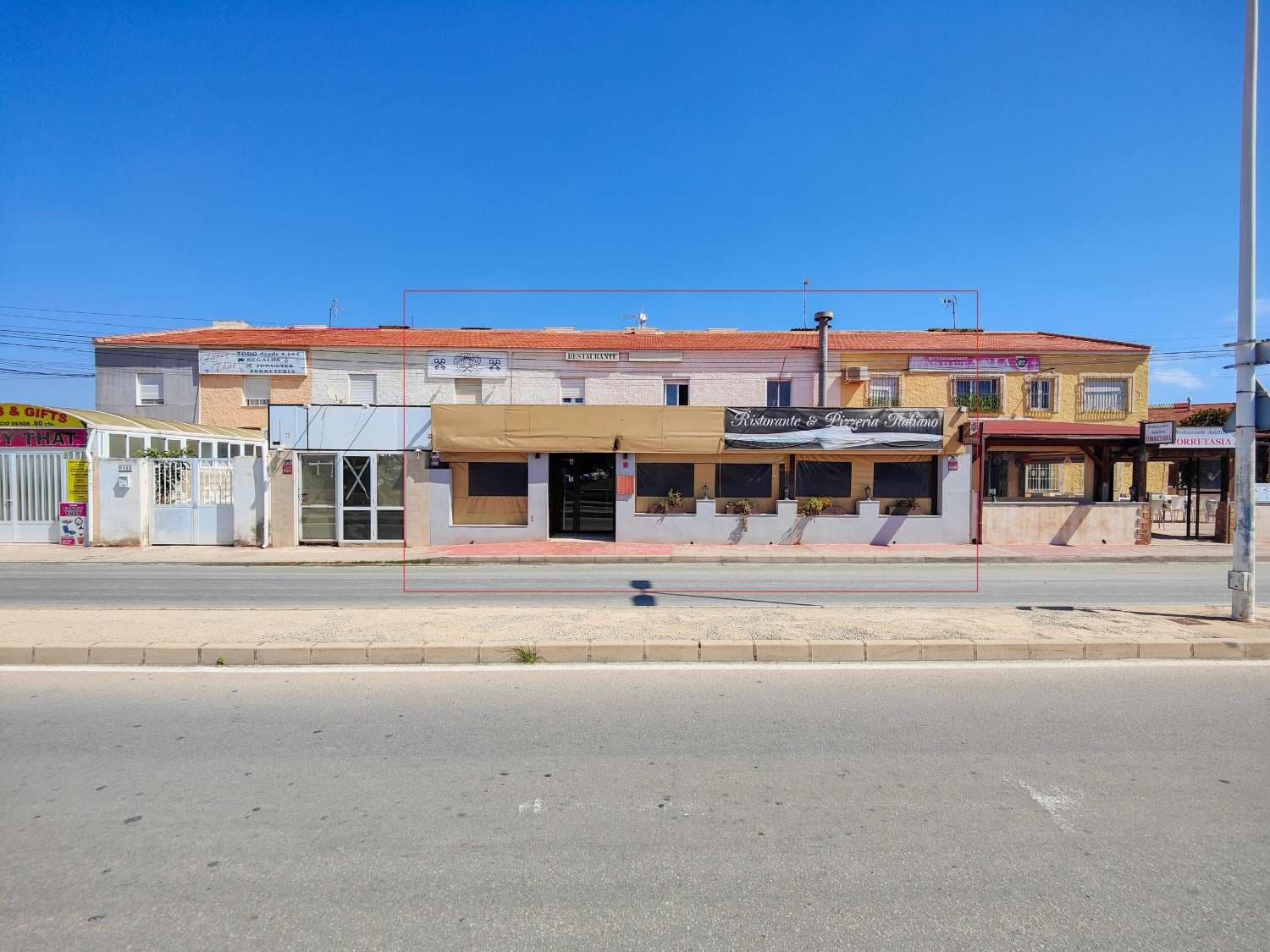 6 slaapkamer Restaurant/bar te koop in Torrevieja - € 425.000 (Ref: 10061399)