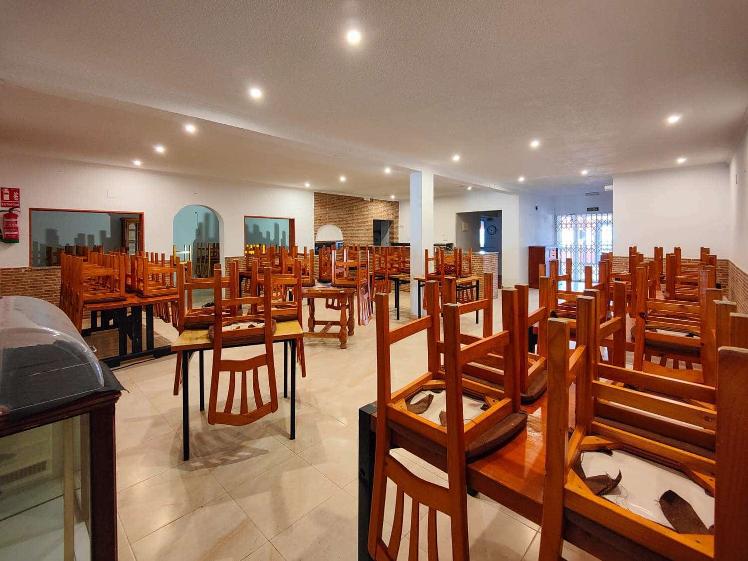 6 slaapkamer Restaurant/bar te koop in Torrevieja - € 425.000 (Ref: 10061399)