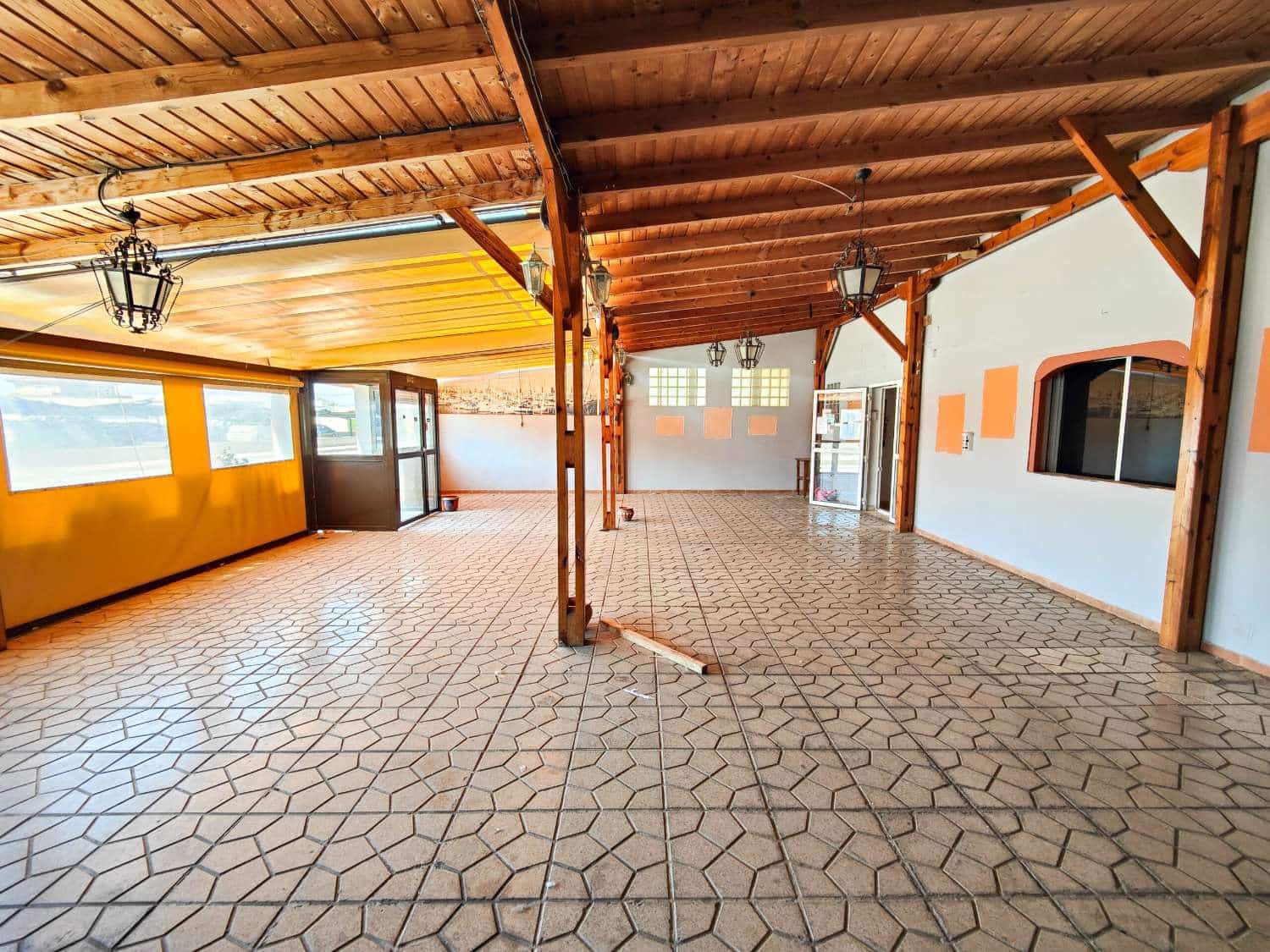 6 slaapkamer Restaurant/bar te koop in Torrevieja - € 425.000 (Ref: 10061399)