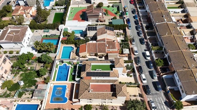 4 sovrum Villa till salu i Los Balcones - Los Altos, Torrevieja med pool garage - 590 000 € (Ref: 10067213)
