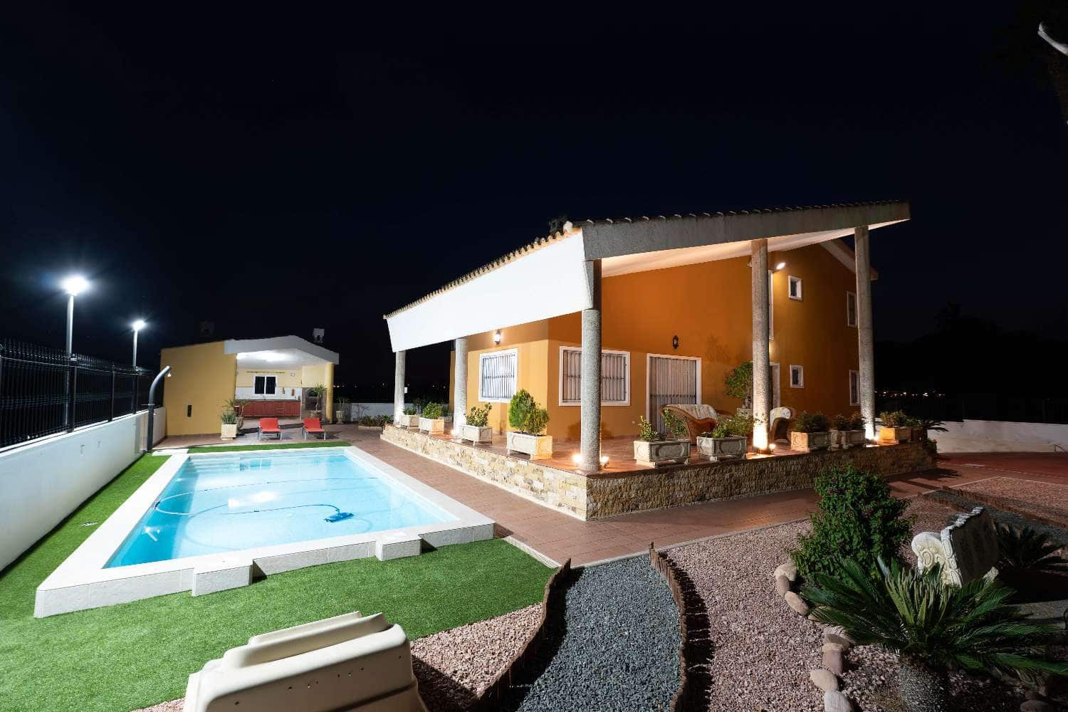 Chalet de 5 habitaciones en Orihuela en venta con piscina - 649.999 € (Ref: 10075408)