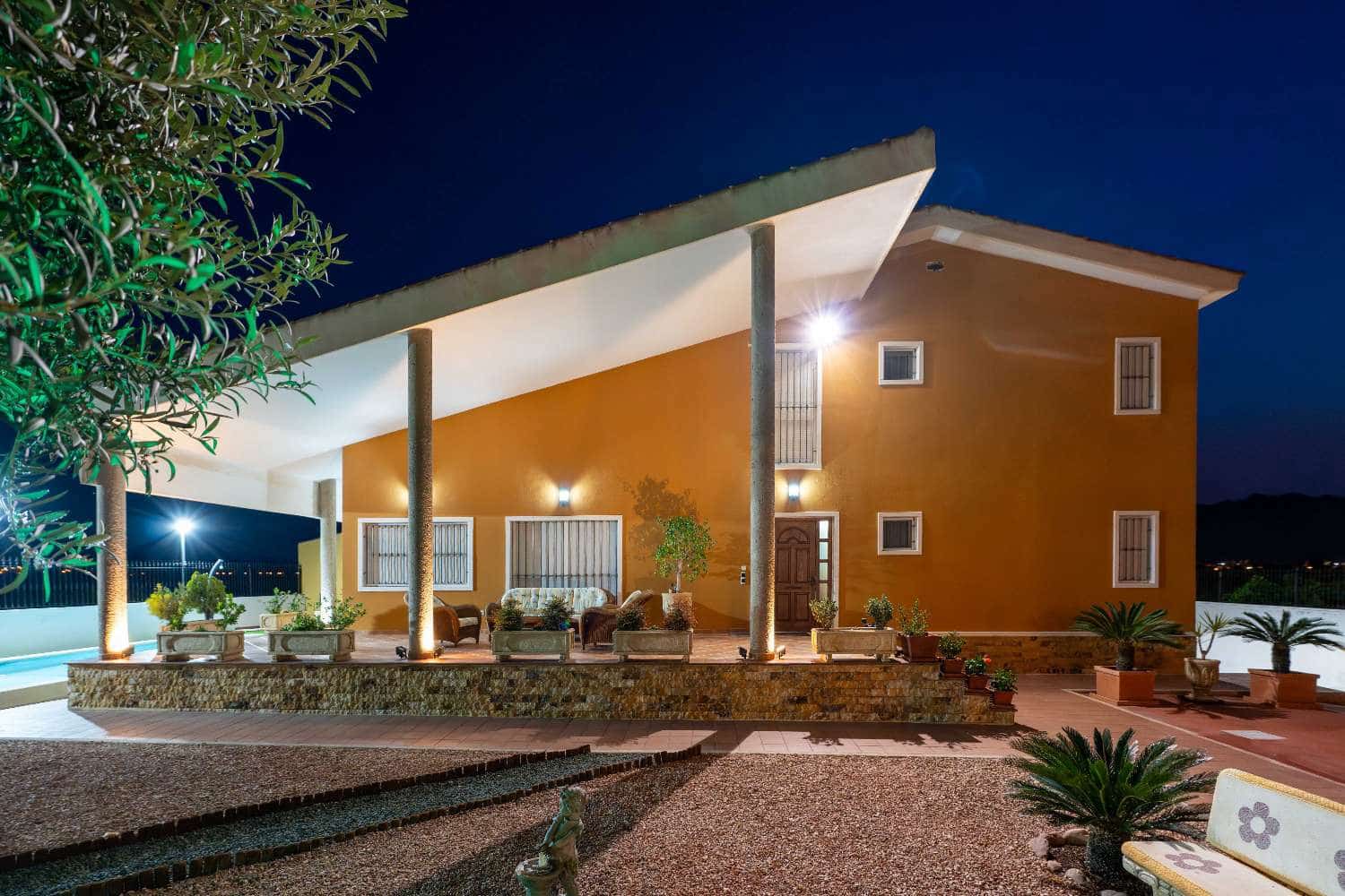 Chalet de 5 habitaciones en Orihuela en venta con piscina - 649.999 € (Ref: 10075408)