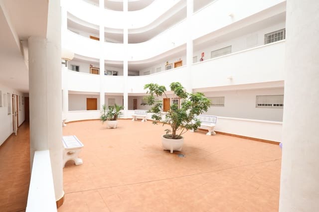 Apartamento de 2 habitaciones en Parque de las Naciones, Torrevieja en venta con piscina - 142.000 € (Ref: 10075411)