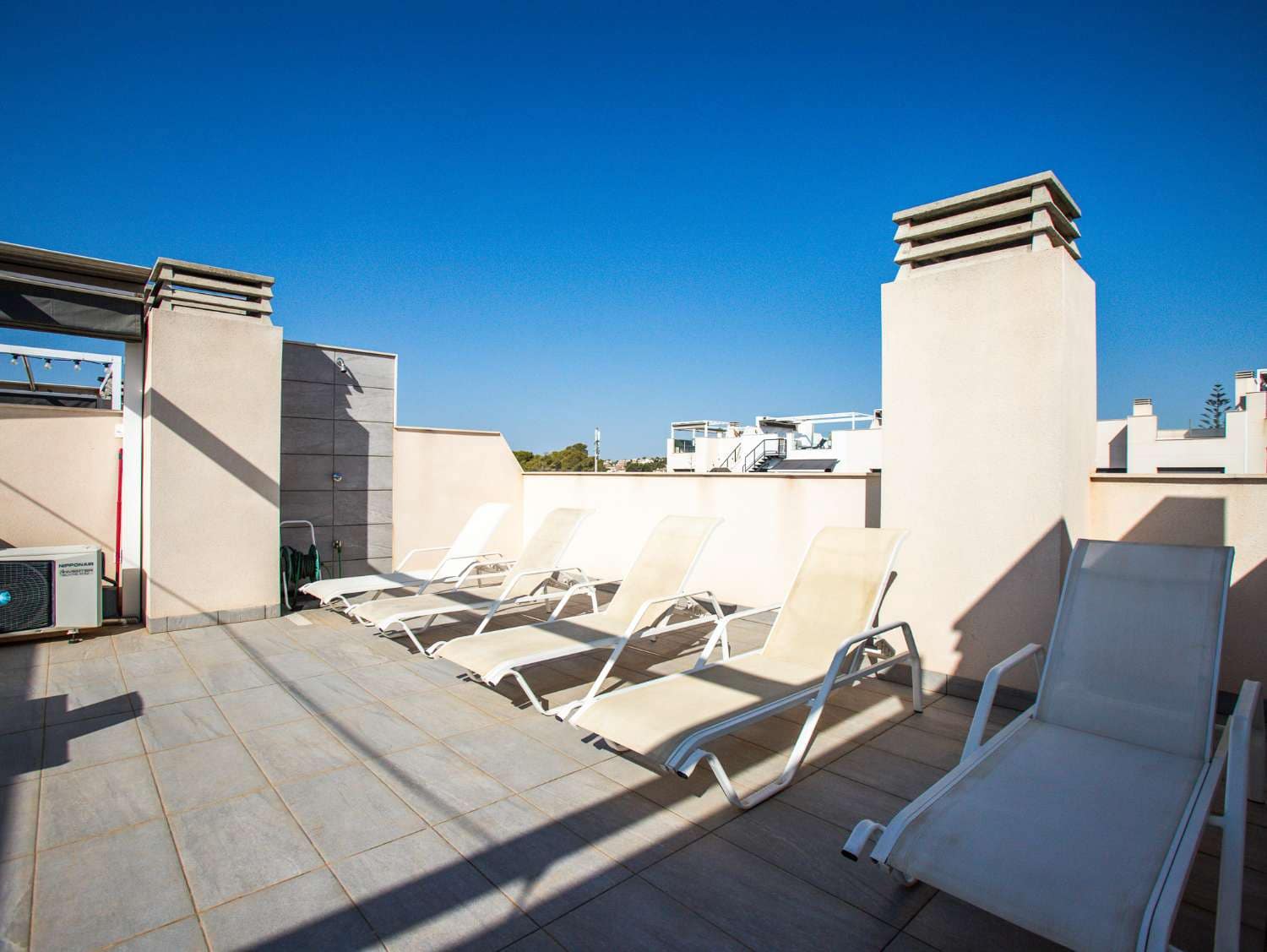 2 soveværelse Lejlighed til salg i Filipinas med swimmingpool garage - € 298.000 (Ref: 10077716)