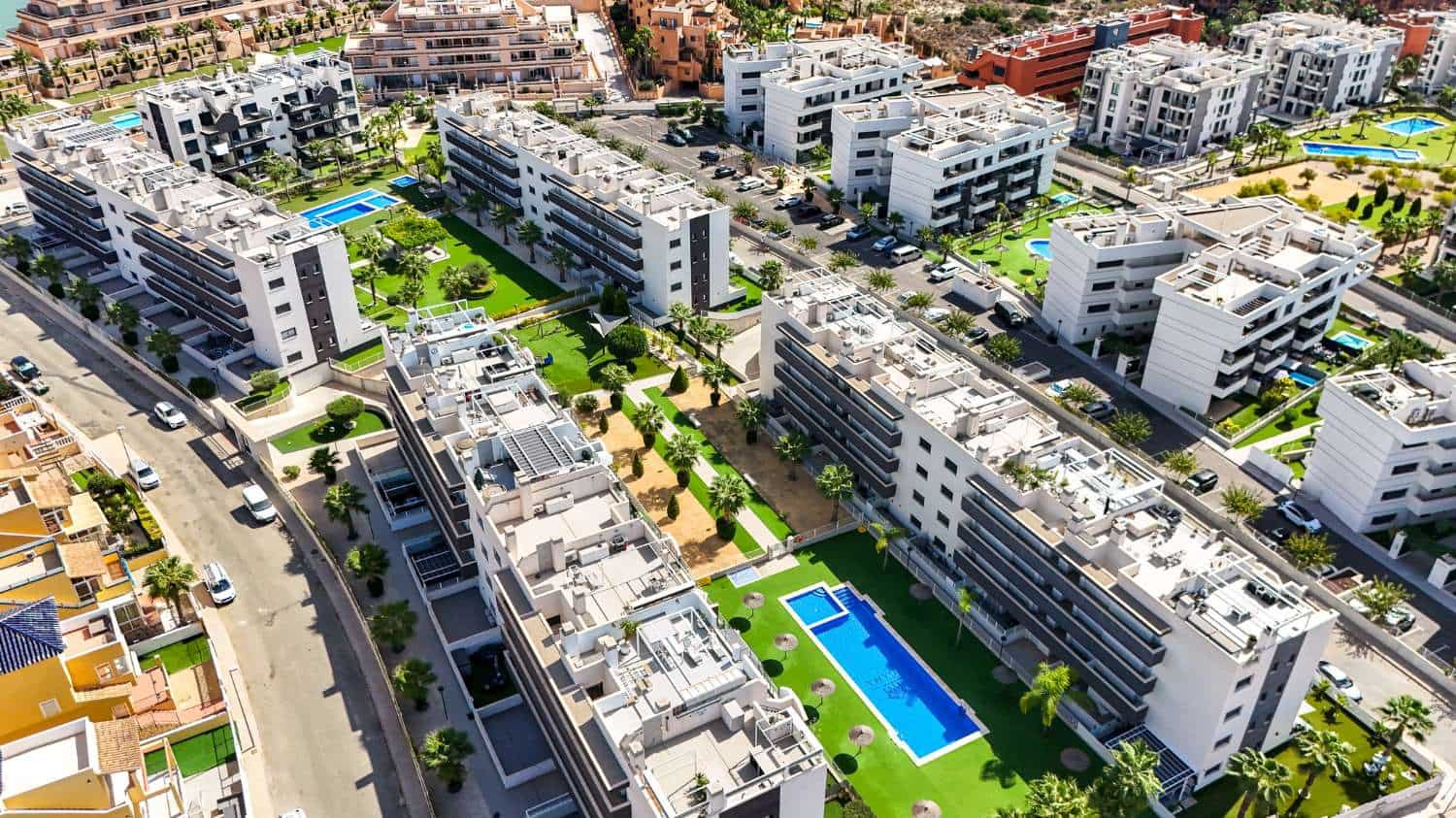 2 soveværelse Lejlighed til salg i Filipinas med swimmingpool garage - € 298.000 (Ref: 10077716)