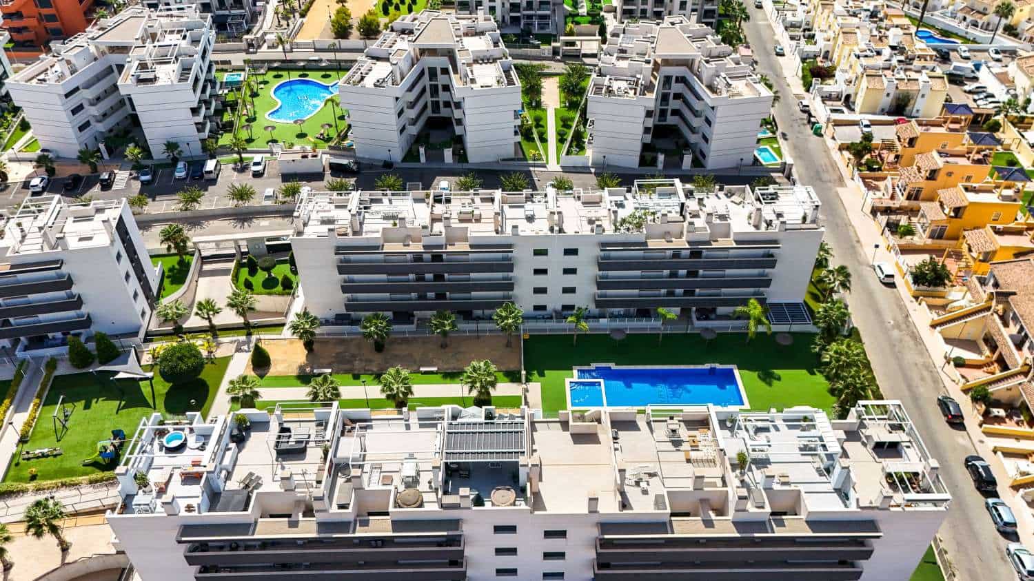 2 soveværelse Lejlighed til salg i Filipinas med swimmingpool garage - € 298.000 (Ref: 10077716)