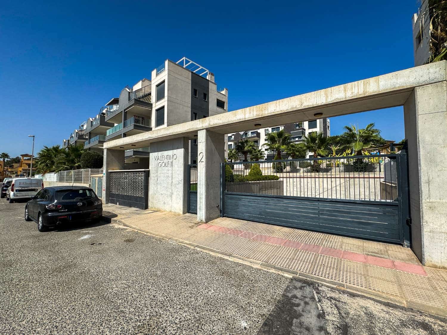 2 soveværelse Lejlighed til salg i Filipinas med swimmingpool garage - € 298.000 (Ref: 10077716)