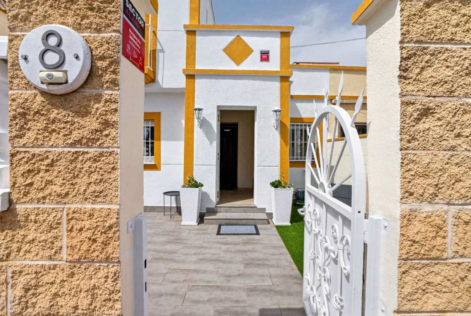 3 soveværelse Bungalow til salg i Torrevieja med swimmingpool - € 199.000 (Ref: 10077718)