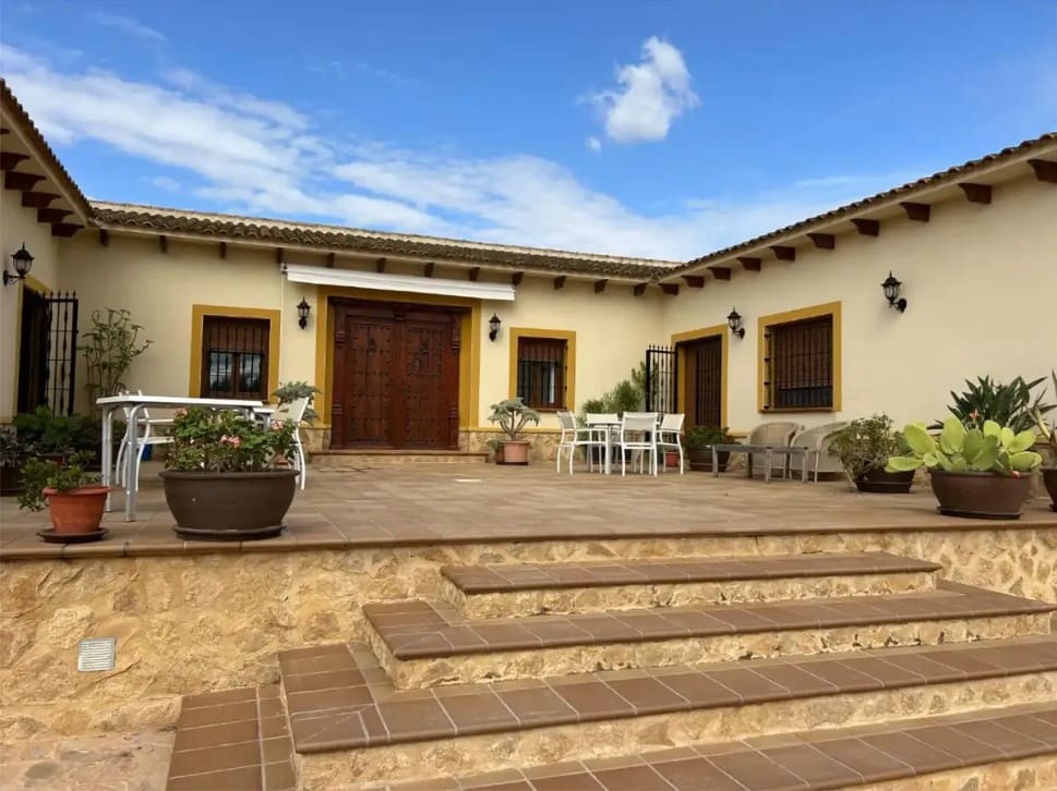 6 bedroom Finca/Country House for sale in La Murada with pool - € 950,000 (Ref: 10080552)