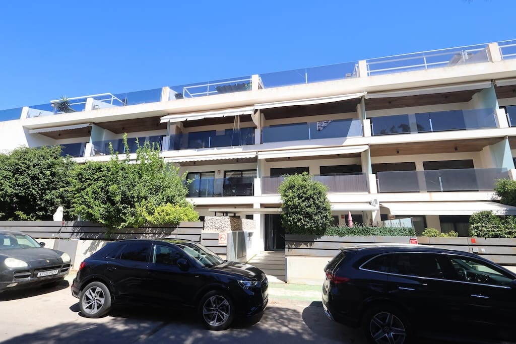 2 bedroom Apartment for sale in Dehesa de Campoamor with pool garage - € 235,000 (Ref: 10109037)
