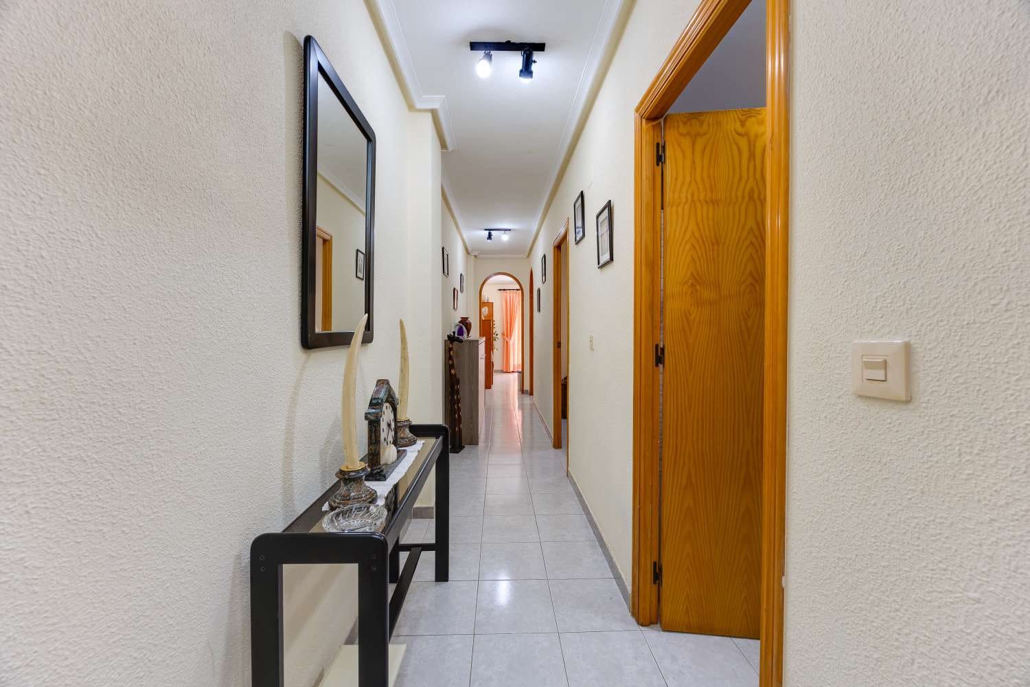 1 soveværelse Lejlighed til salg i Torrevieja med swimmingpool - € 129.990 (Ref: 10115514)