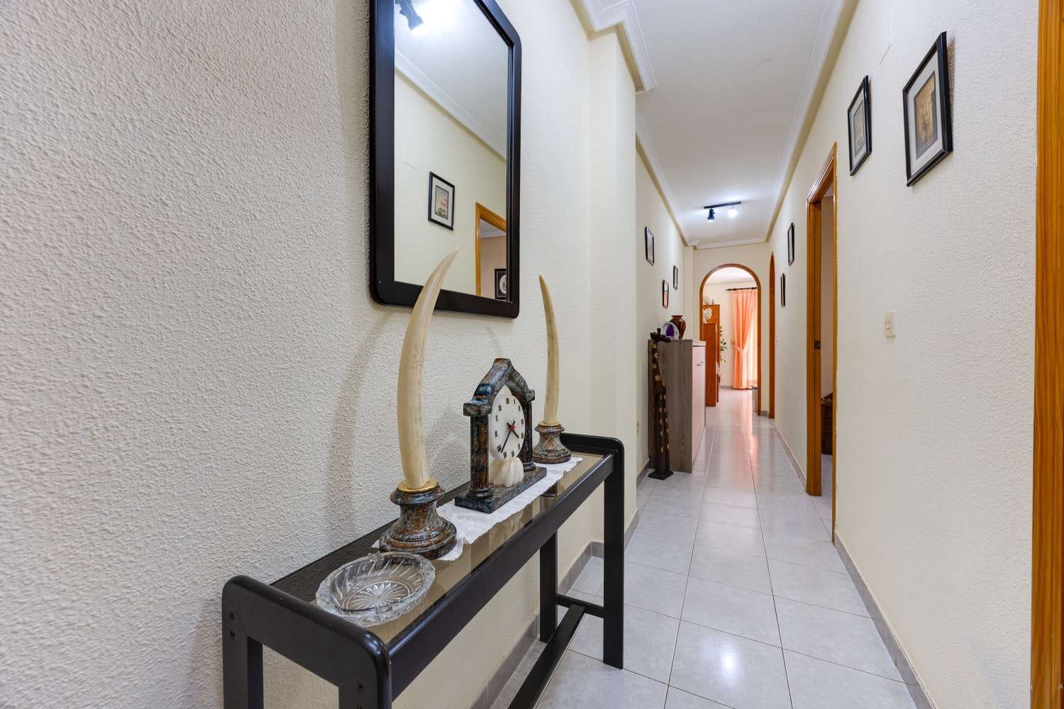 1 soveværelse Lejlighed til salg i Torrevieja med swimmingpool - € 129.990 (Ref: 10115514)
