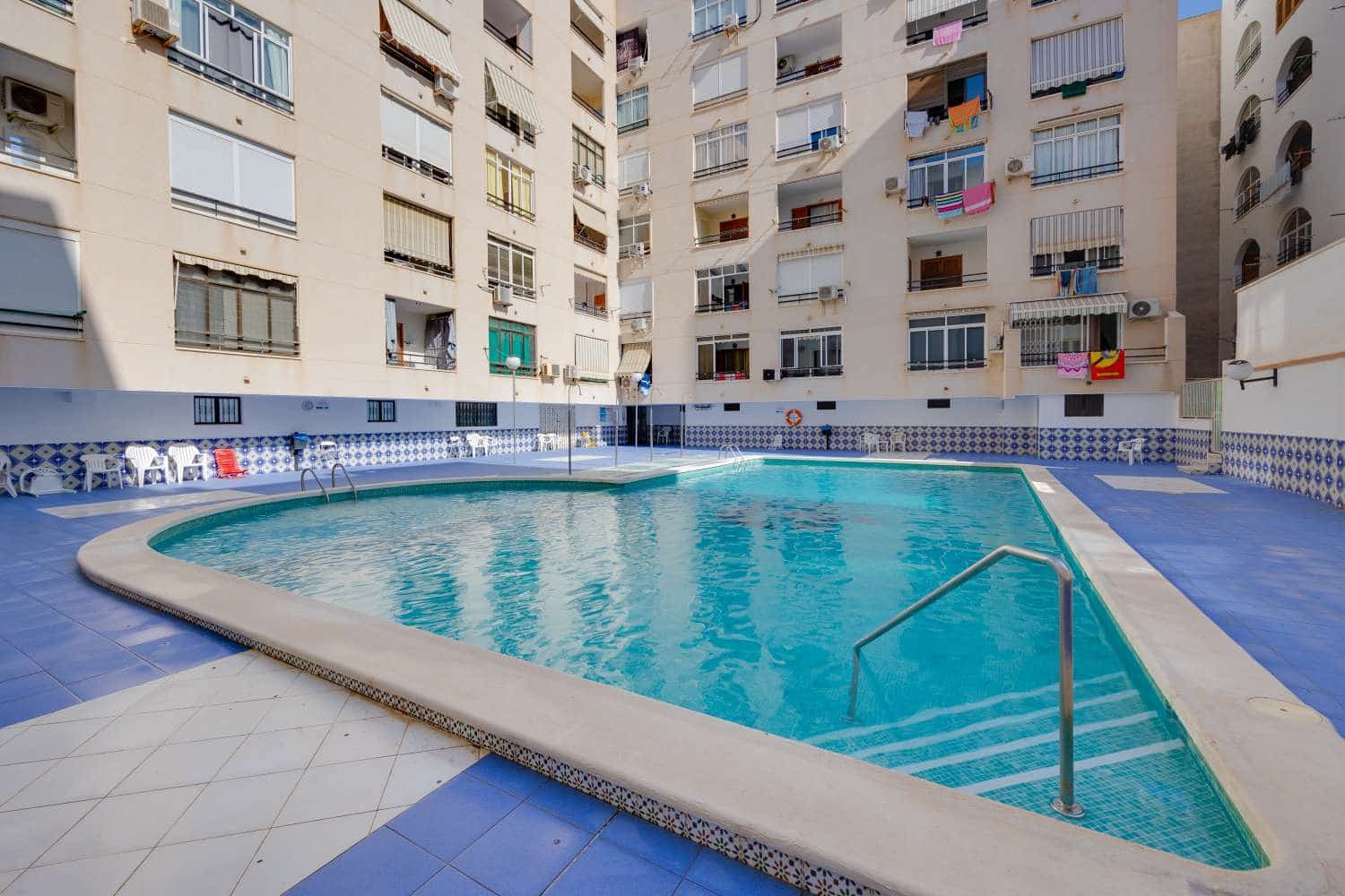 1 soveværelse Lejlighed til salg i Torrevieja med swimmingpool - € 129.990 (Ref: 10115514)
