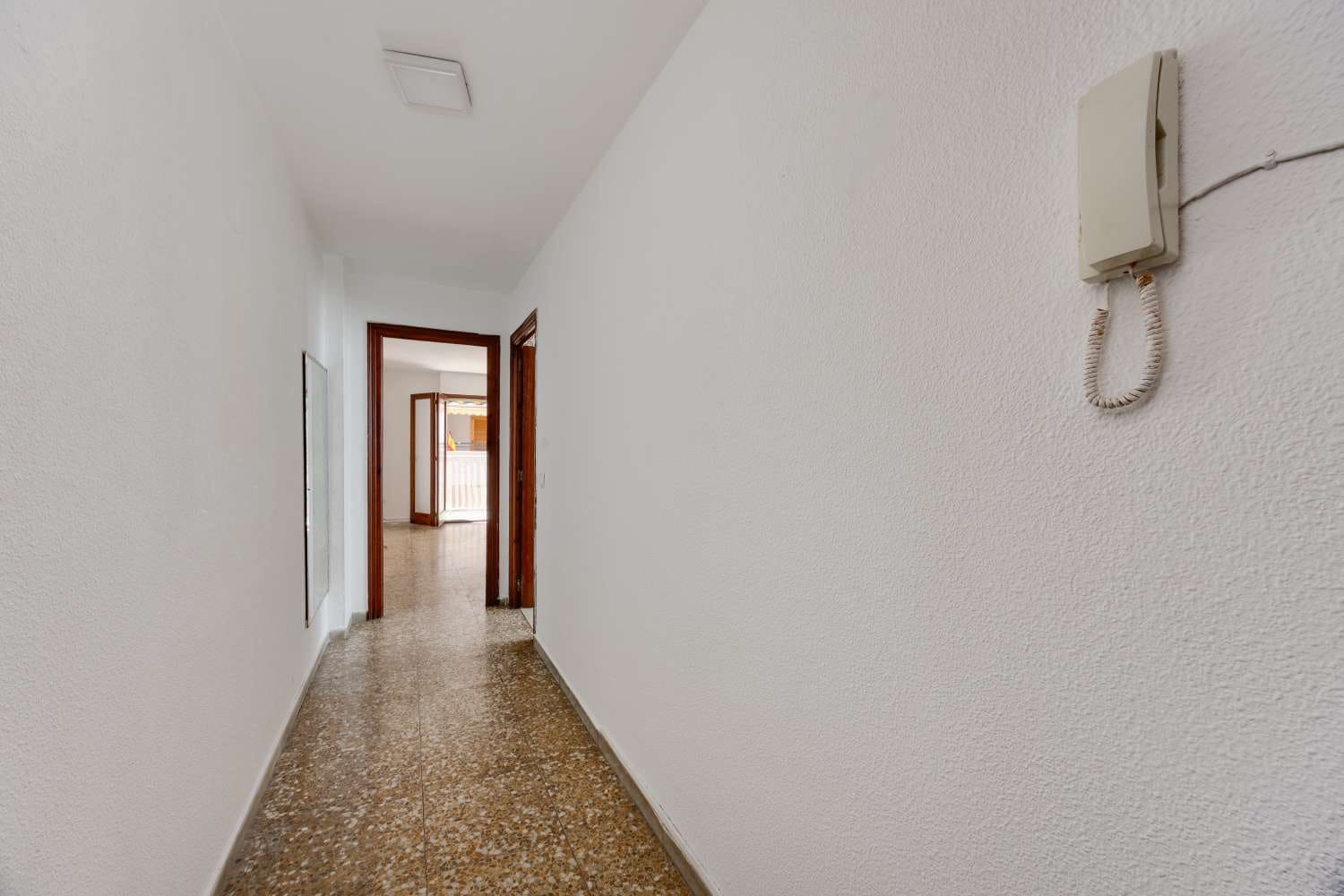 3 soveværelse Lejlighed til salg i Torrevieja - € 169.990 (Ref: 10115516)