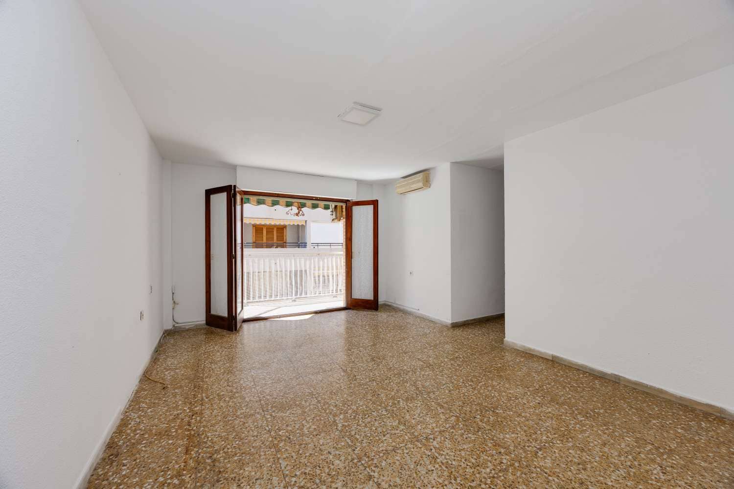 3 soveværelse Lejlighed til salg i Torrevieja - € 169.990 (Ref: 10115516)