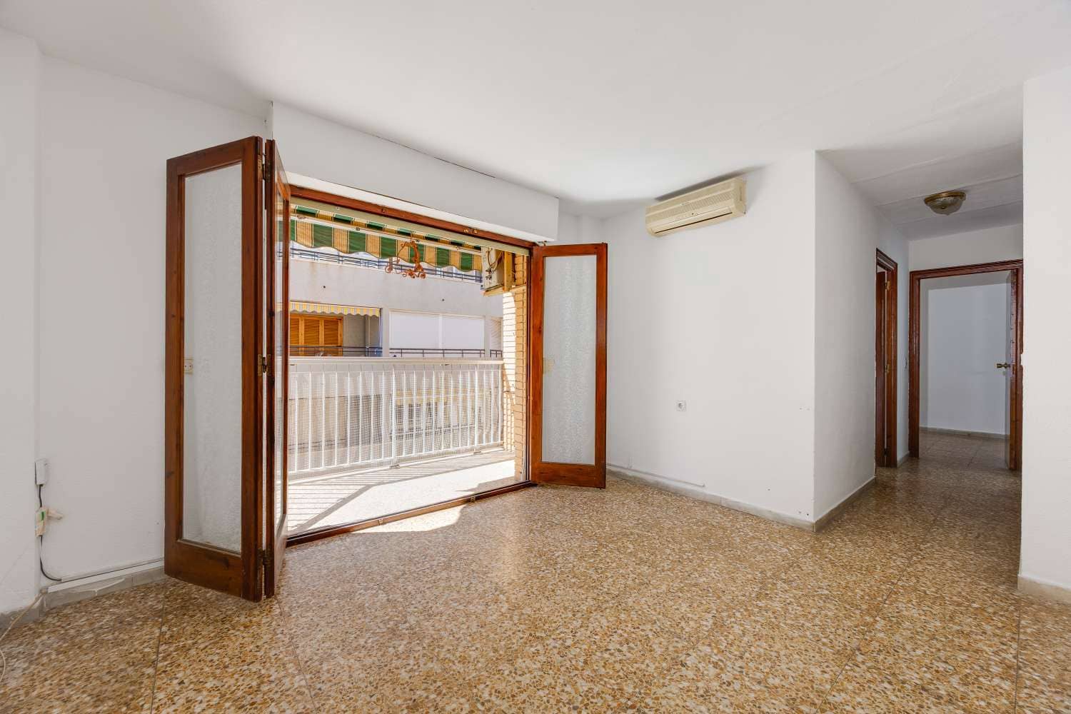 3 soveværelse Lejlighed til salg i Torrevieja - € 169.990 (Ref: 10115516)