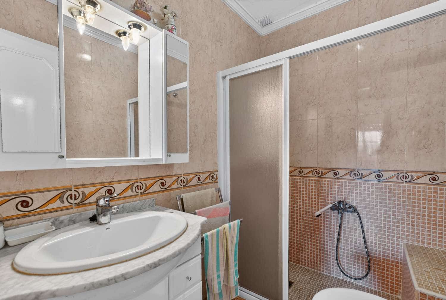 3 sypialnia Bungalow na sprzedaż w Torrevieja z basenem - 184 000 € (Ref: 10141799)