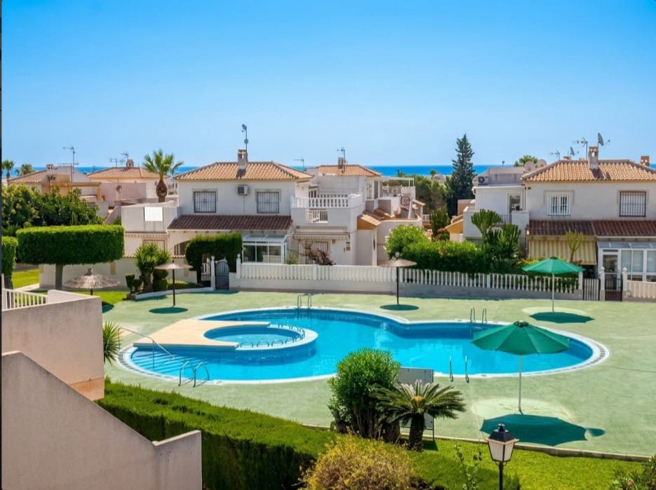 3 soveværelse Lejlighed til salg i Torrevieja med swimmingpool - € 239.000 (Ref: 10154844)
