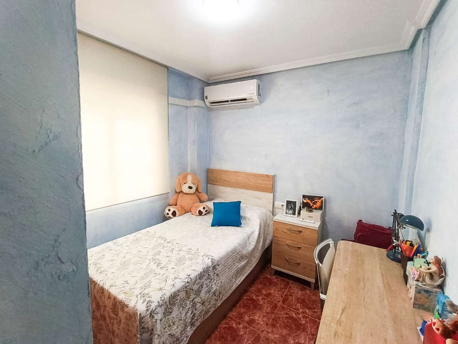 2 soveværelse Lejlighed til salg i Torrevieja med garage - € 210.000 (Ref: 10159184)