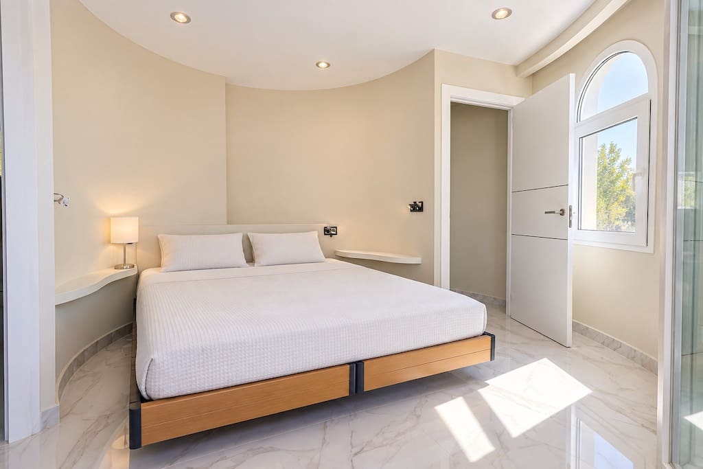 3 bedroom Villa for sale in Altea with pool garage - € 1,150,000 (Ref: 10164719)