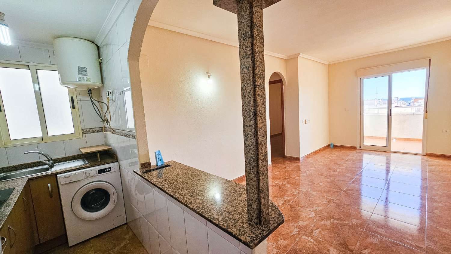 2 soveværelse Lejlighed til salg i Torrevieja med swimmingpool - € 130.000 (Ref: 10168306)