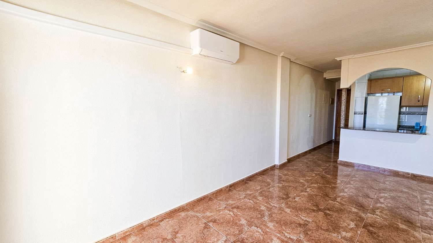 2 soveværelse Lejlighed til salg i Torrevieja med swimmingpool - € 130.000 (Ref: 10168306)