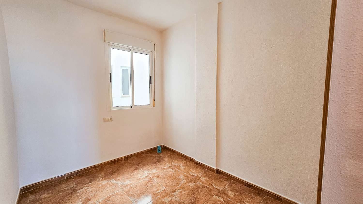 2 soveværelse Lejlighed til salg i Torrevieja med swimmingpool - € 130.000 (Ref: 10168306)