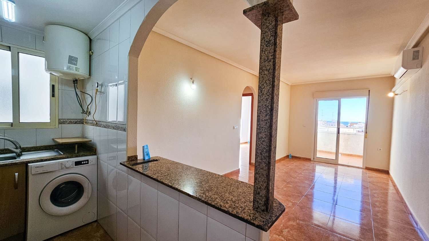 2 soveværelse Lejlighed til salg i Torrevieja med swimmingpool - € 130.000 (Ref: 10168306)