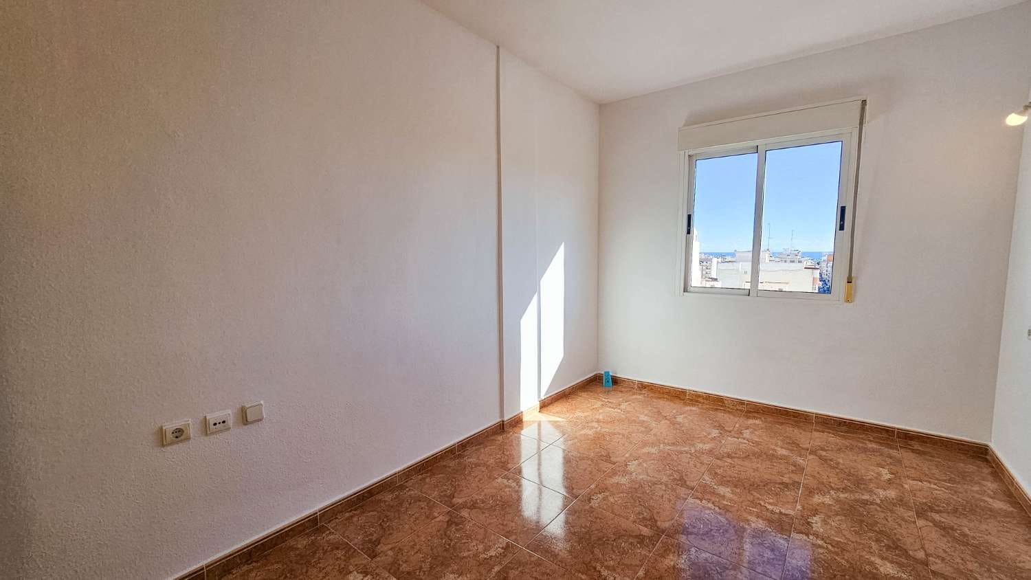 2 soveværelse Lejlighed til salg i Torrevieja med swimmingpool - € 130.000 (Ref: 10168306)