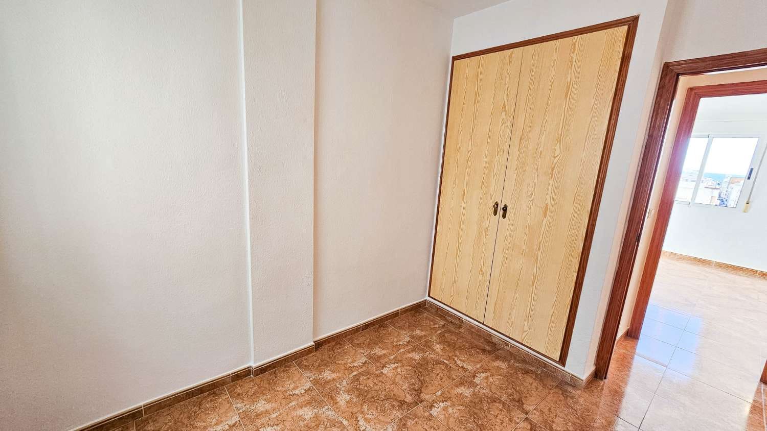 2 soveværelse Lejlighed til salg i Torrevieja med swimmingpool - € 130.000 (Ref: 10168306)