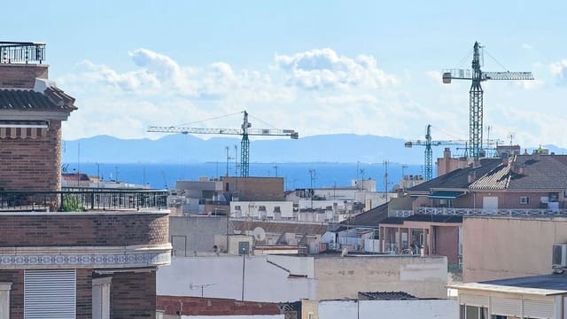 2 soveværelse Lejlighed til salg i El Molino, Torrevieja med swimmingpool - € 130.000 (Ref: 10168306)
