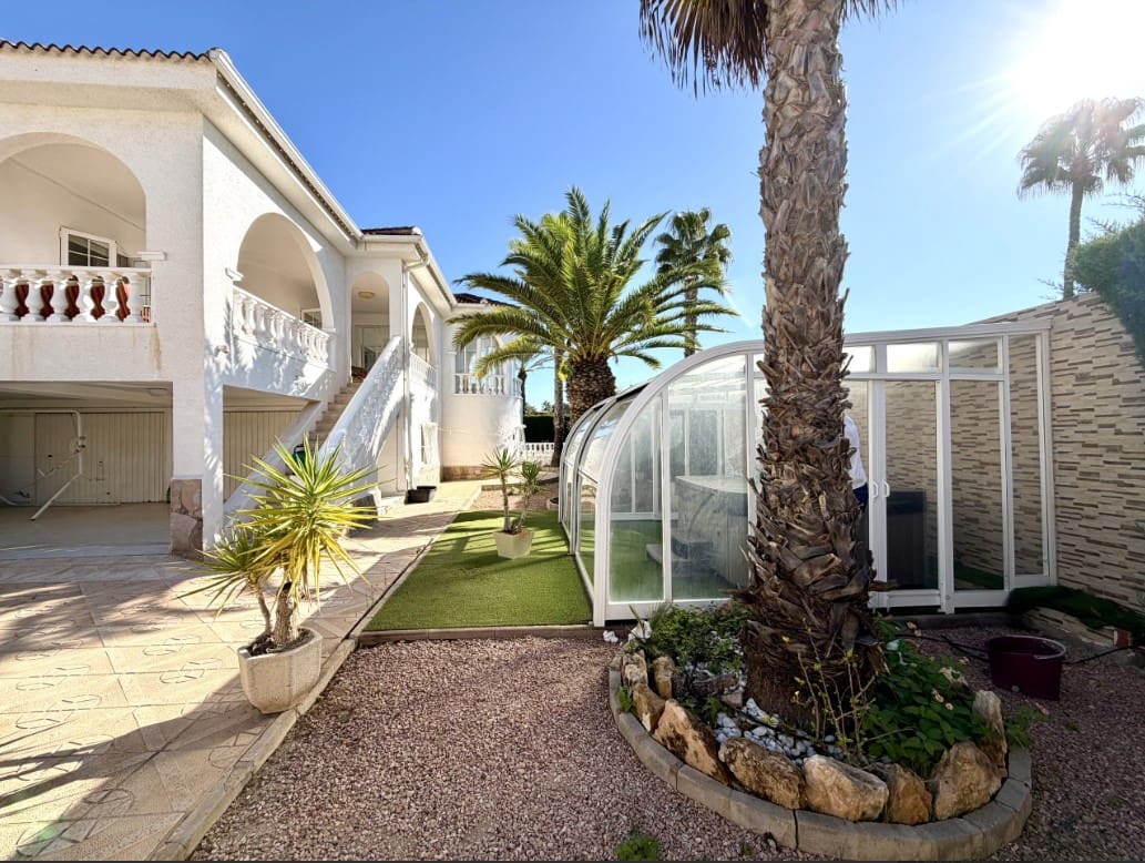 4 slaapkamer Villa te koop in Ciudad Quesada met zwembad garage - € 690.000 (Ref: 10179966)