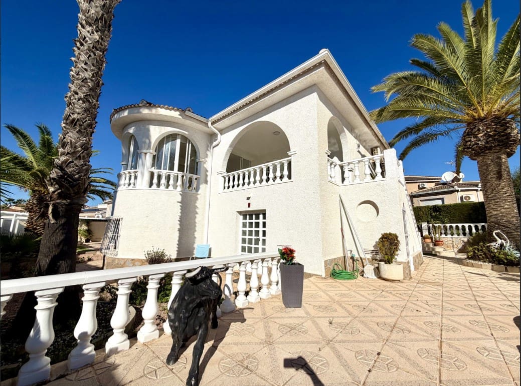 4 slaapkamer Villa te koop in Ciudad Quesada met zwembad garage - € 690.000 (Ref: 10179966)