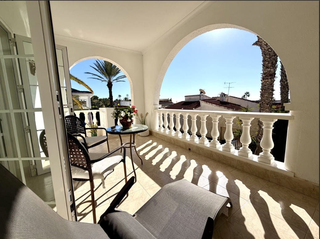 4 slaapkamer Villa te koop in Ciudad Quesada met zwembad garage - € 690.000 (Ref: 10179966)