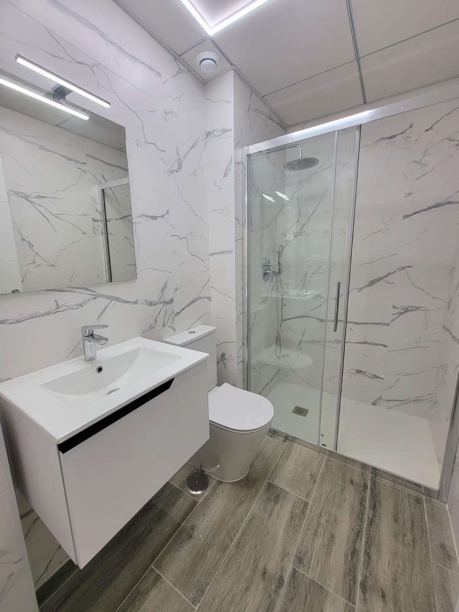 3 sypialnia Apartament na sprzedaż w Torrevieja z basenem garażem - 399 000 € (Ref: 10179968)