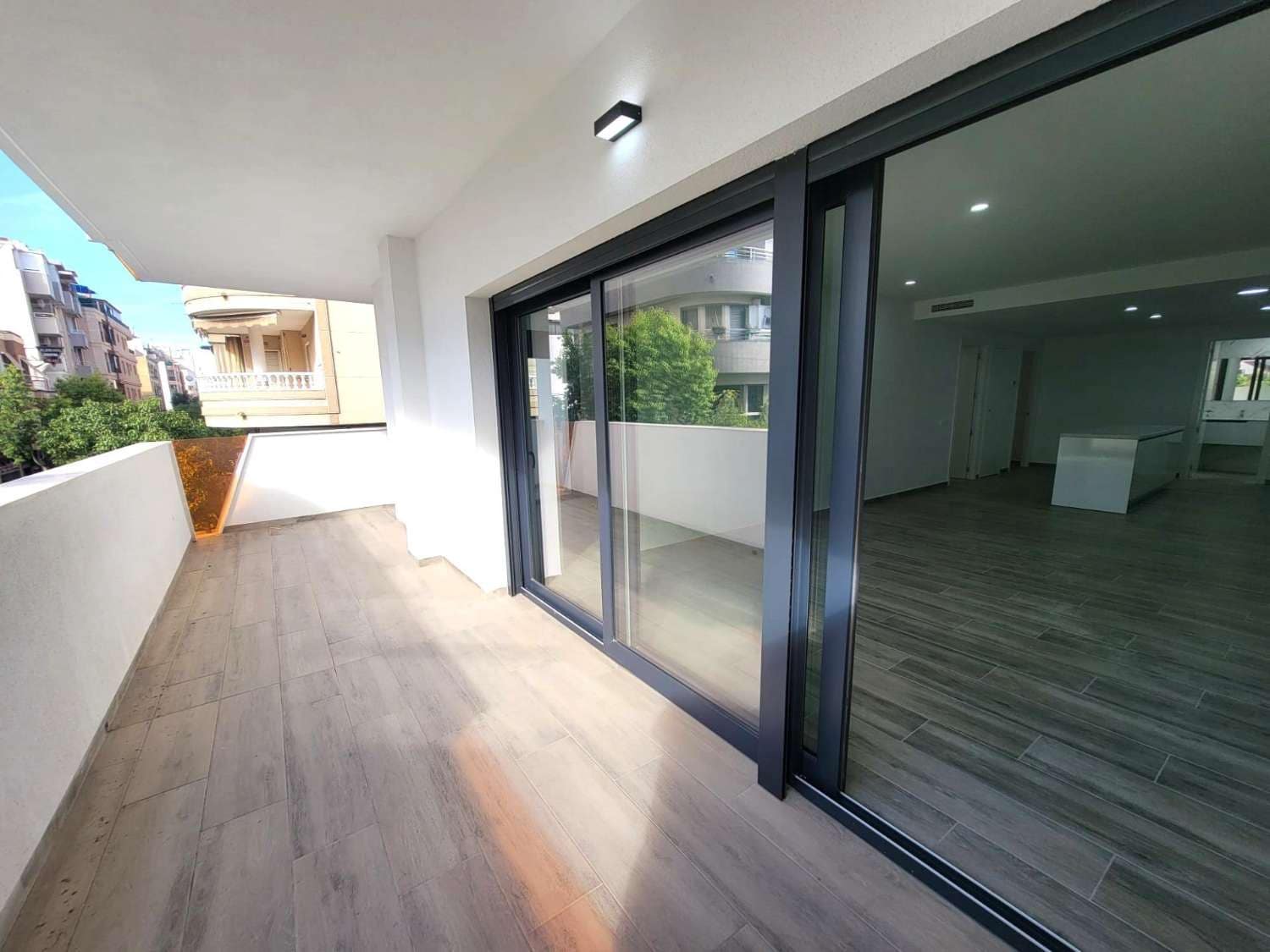 3 sypialnia Apartament na sprzedaż w Torrevieja z basenem garażem - 399 000 € (Ref: 10179968)