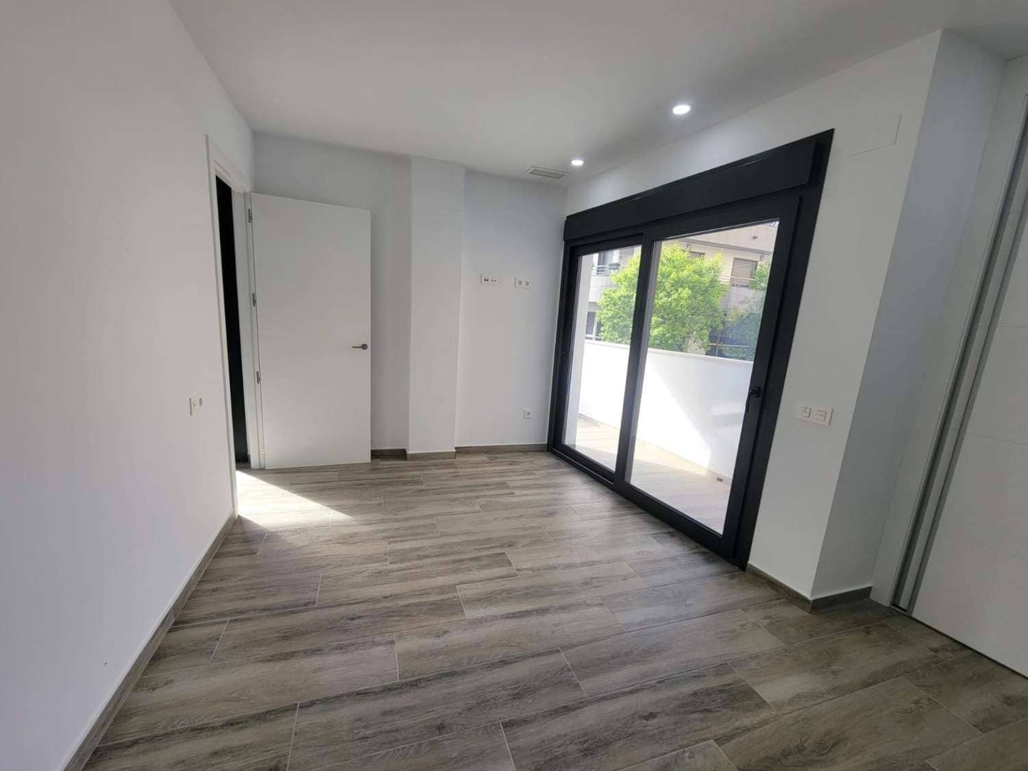 3 sypialnia Apartament na sprzedaż w Torrevieja z basenem garażem - 399 000 € (Ref: 10179968)