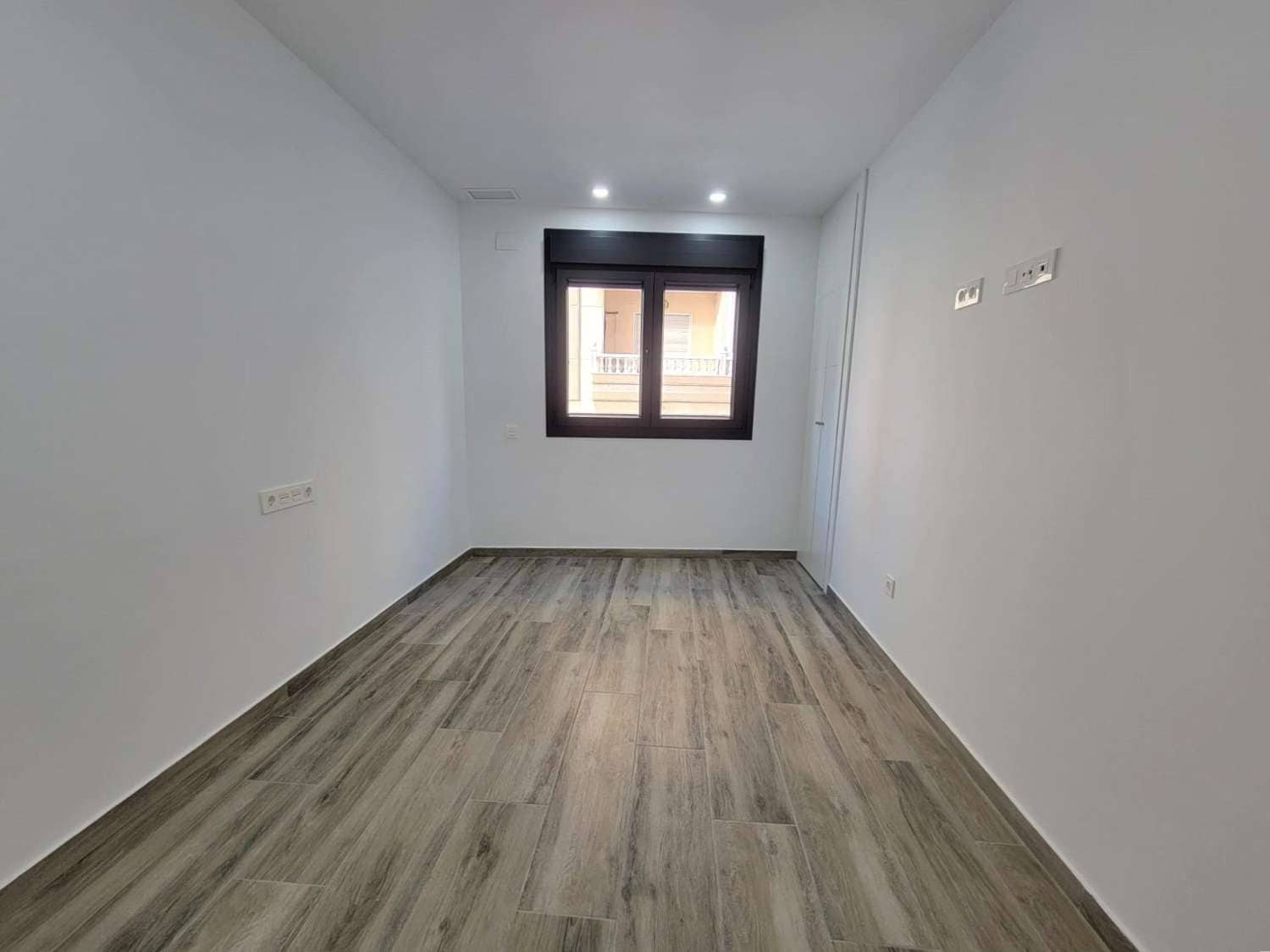 3 sypialnia Apartament na sprzedaż w Torrevieja z basenem garażem - 399 000 € (Ref: 10179968)
