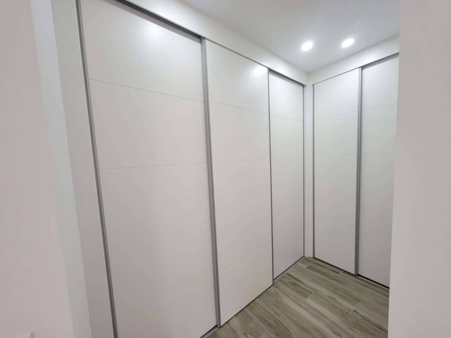 3 sypialnia Apartament na sprzedaż w Torrevieja z basenem garażem - 399 000 € (Ref: 10179968)