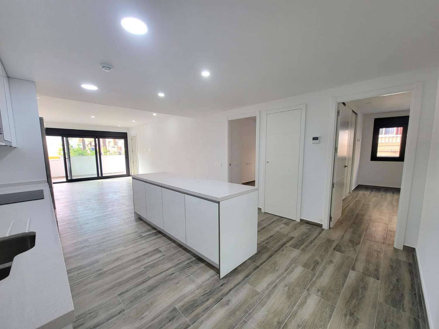 3 sypialnia Apartament na sprzedaż w Torrevieja z basenem garażem - 399 000 € (Ref: 10179968)