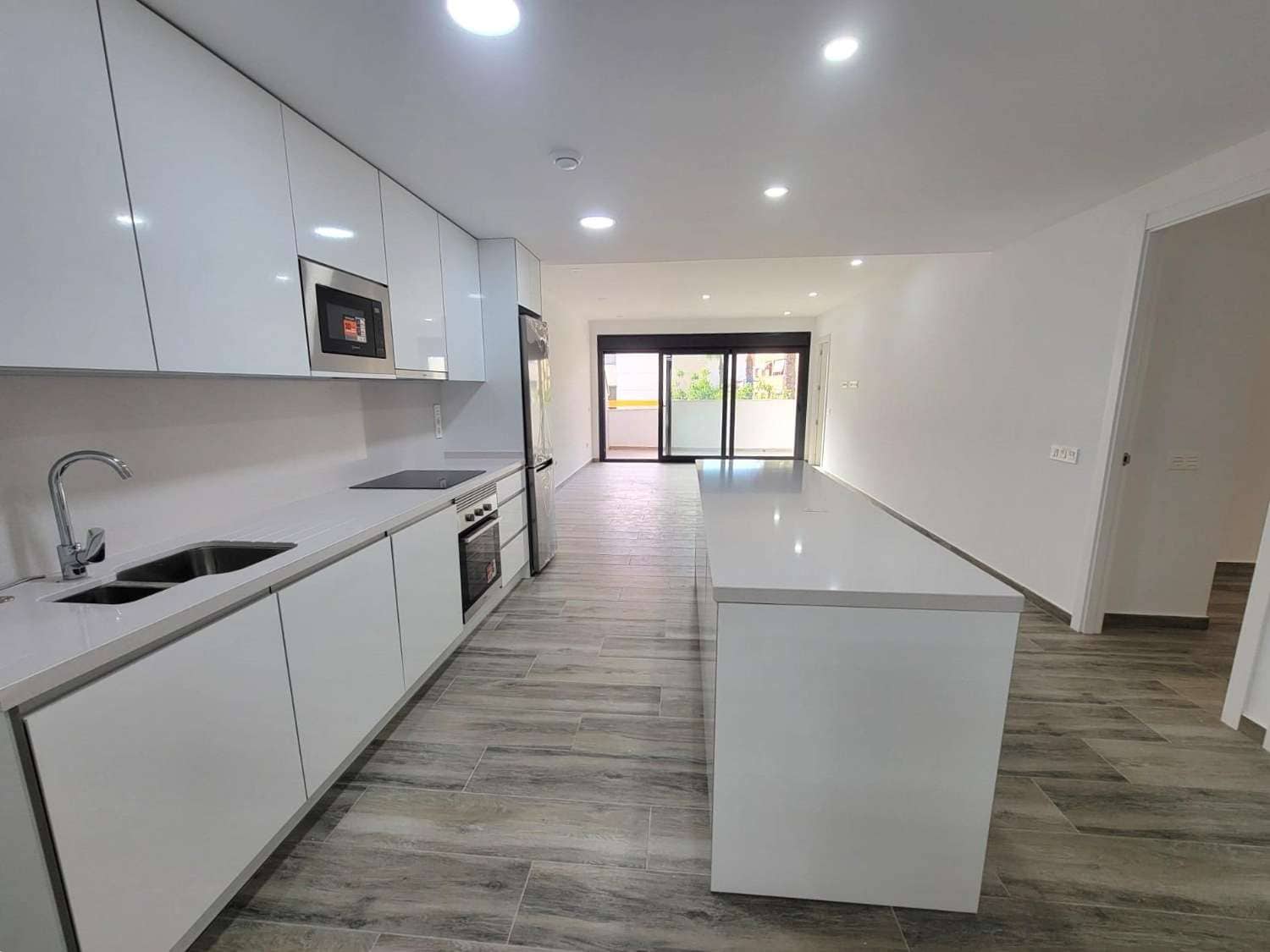 3 sypialnia Apartament na sprzedaż w Torrevieja z basenem garażem - 399 000 € (Ref: 10179968)