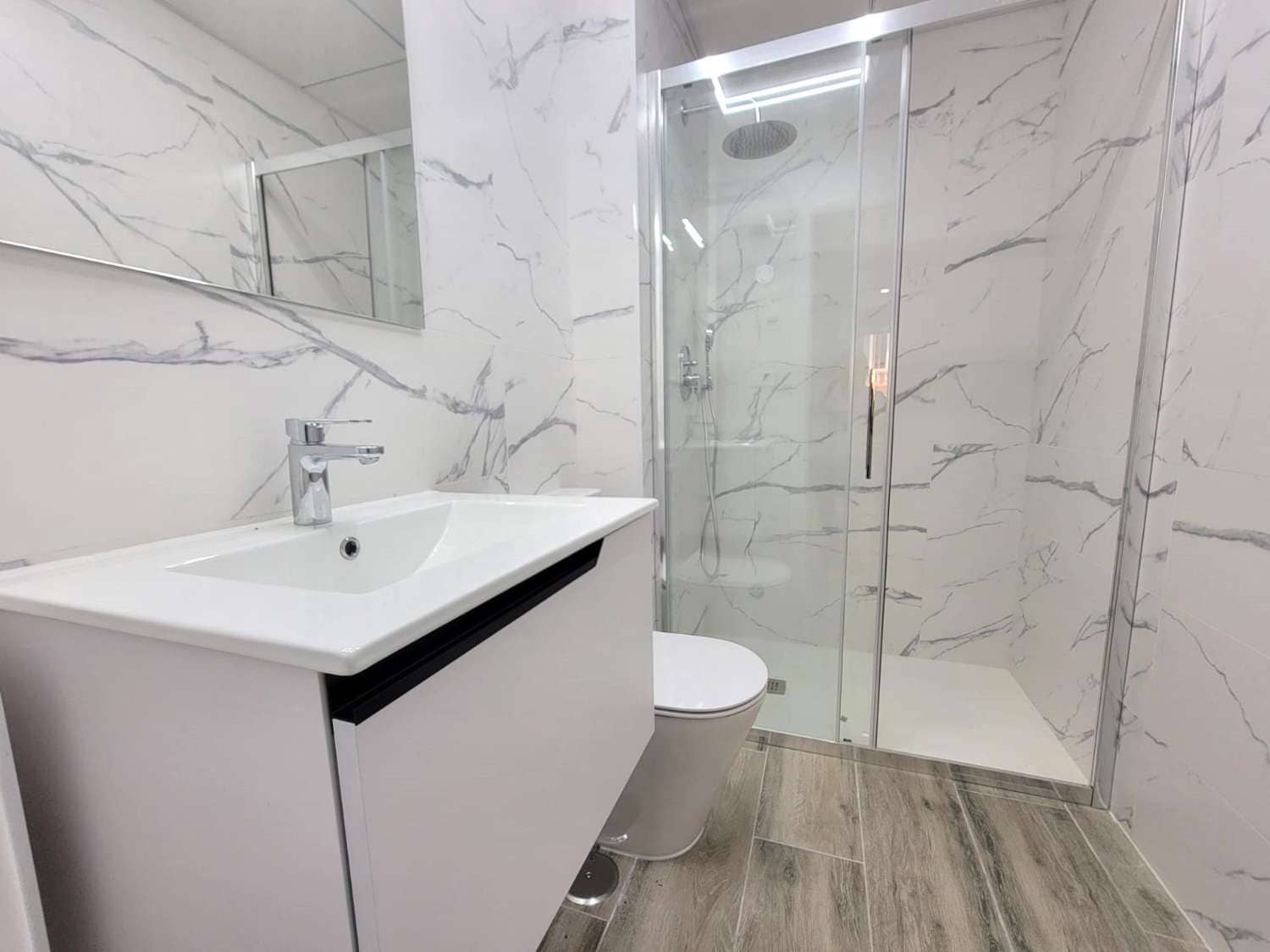 3 sypialnia Apartament na sprzedaż w Torrevieja z basenem garażem - 399 000 € (Ref: 10179968)