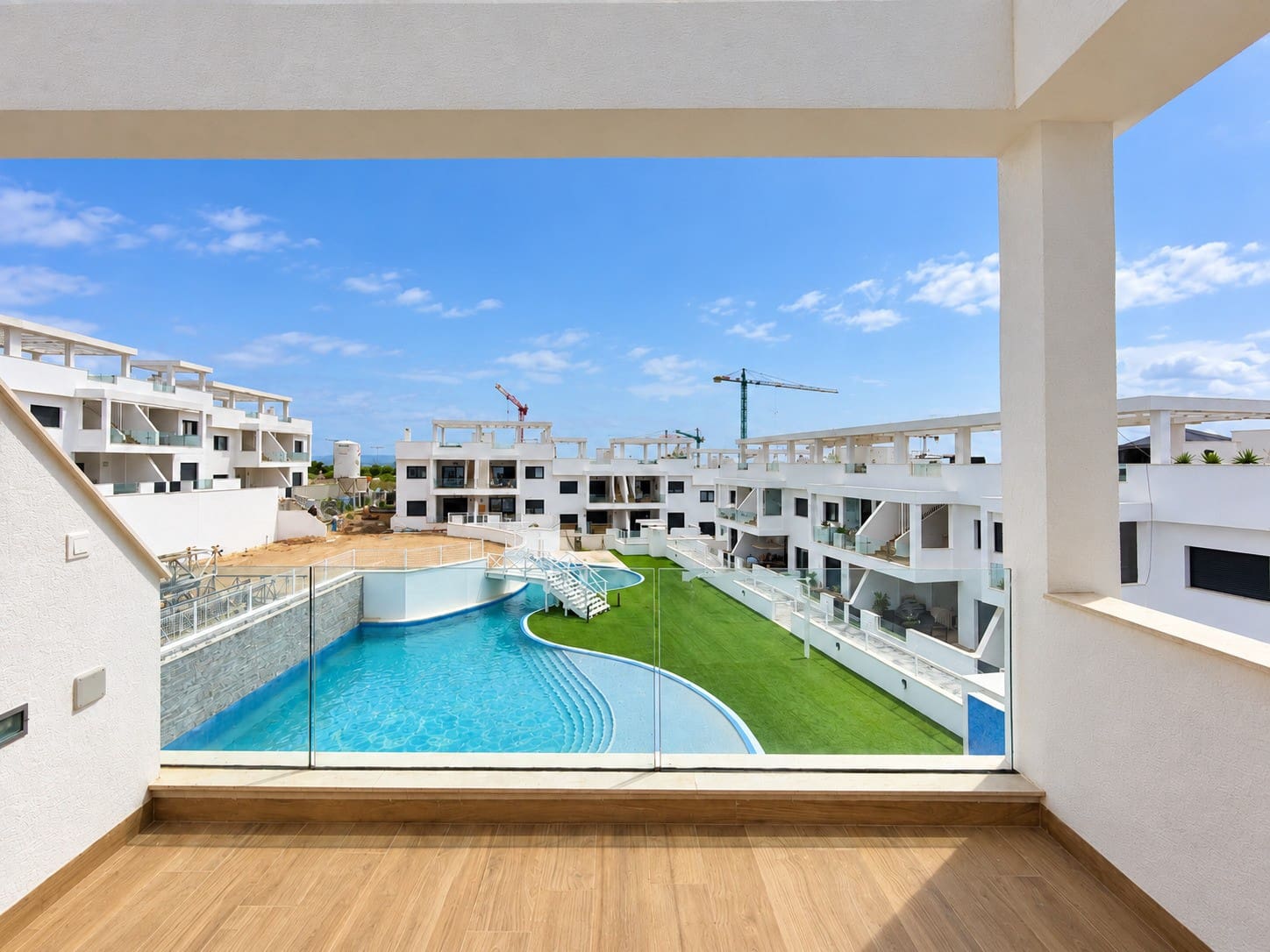 2 soveværelse Lejlighed til salg i Torrevieja med swimmingpool garage - € 359.990 (Ref: 10179969)