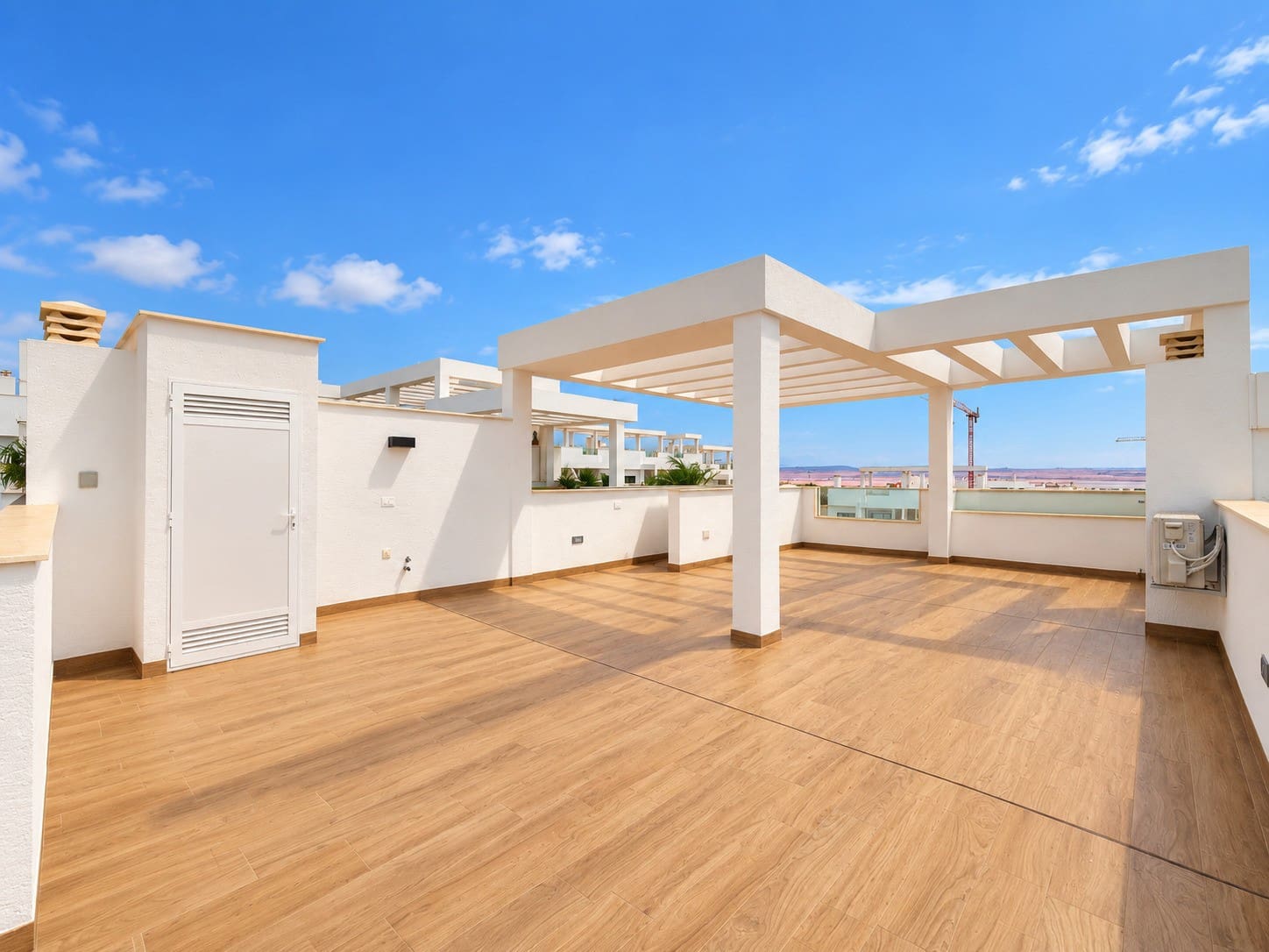 2 soveværelse Lejlighed til salg i Torrevieja med swimmingpool garage - € 359.990 (Ref: 10179969)
