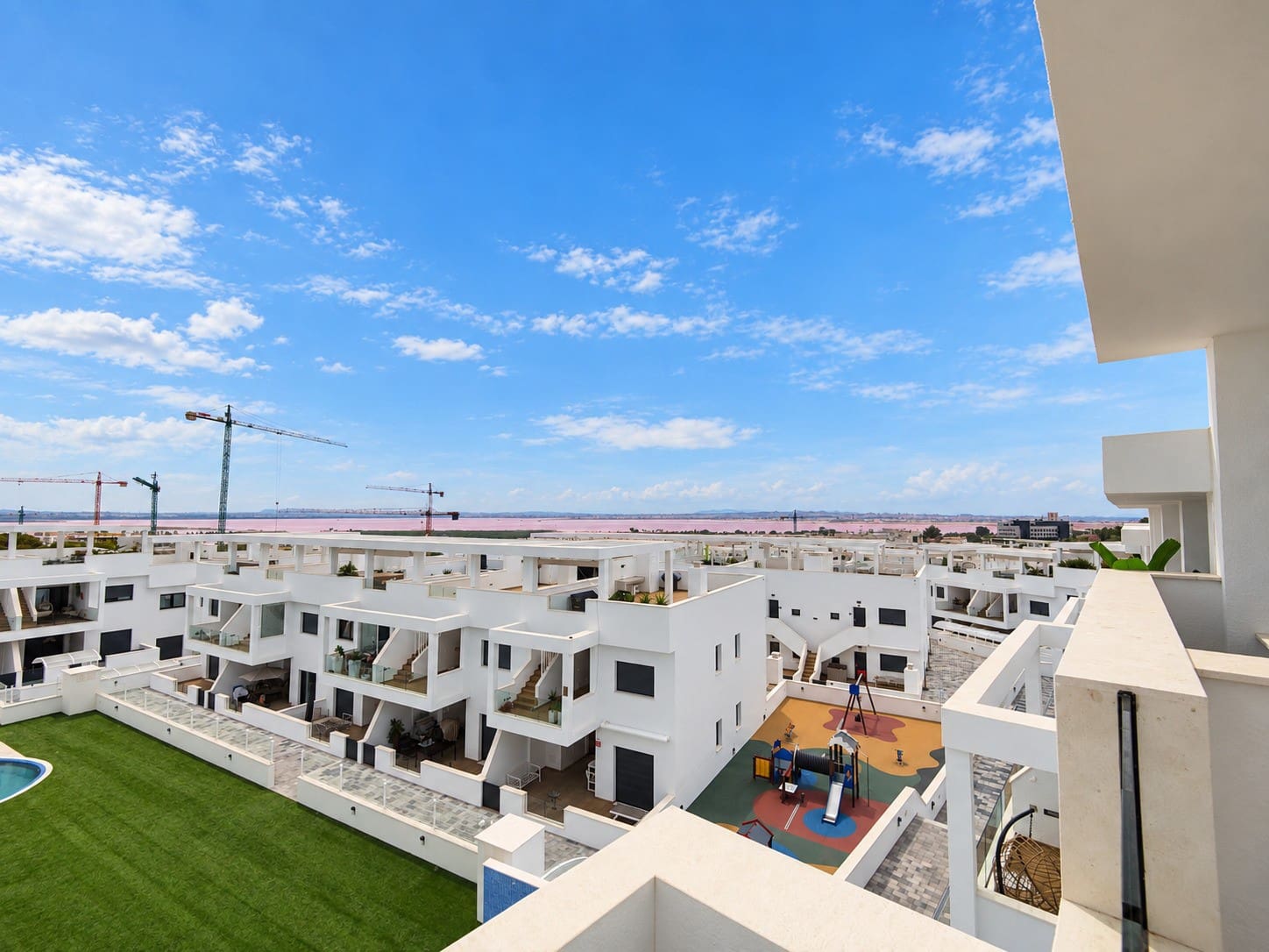 2 soveværelse Lejlighed til salg i Torrevieja med swimmingpool garage - € 359.990 (Ref: 10179969)