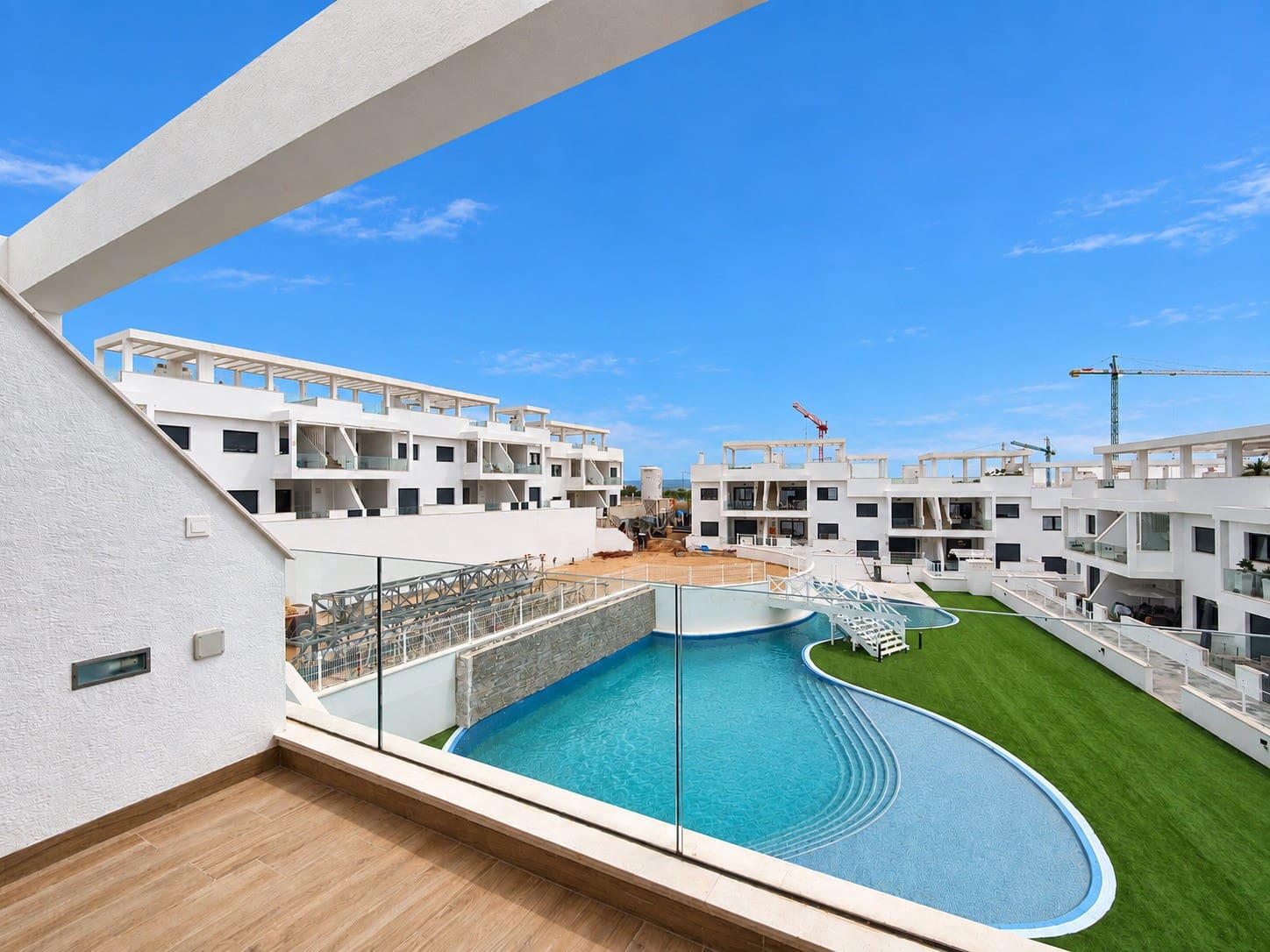 2 soveværelse Lejlighed til salg i Torrevieja med swimmingpool garage - € 359.990 (Ref: 10179969)