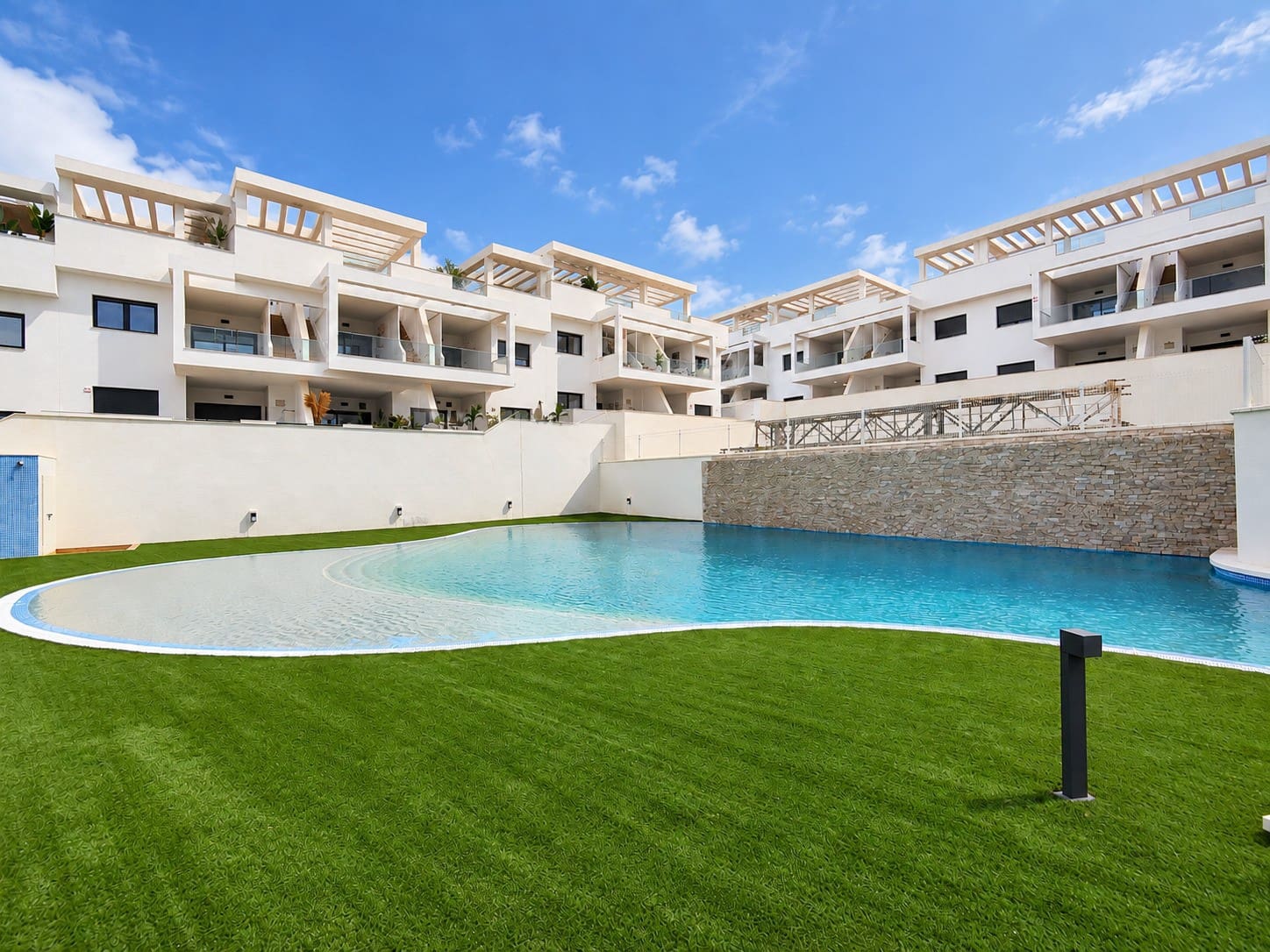 2 soveværelse Lejlighed til salg i Torrevieja med swimmingpool garage - € 359.990 (Ref: 10179969)