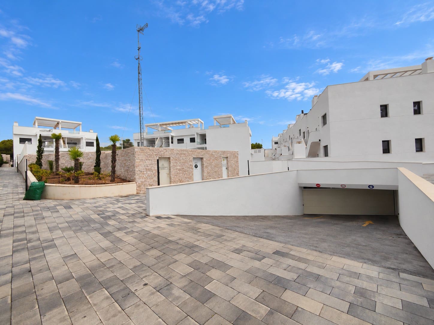 2 soveværelse Lejlighed til salg i Torrevieja med swimmingpool garage - € 359.990 (Ref: 10179969)