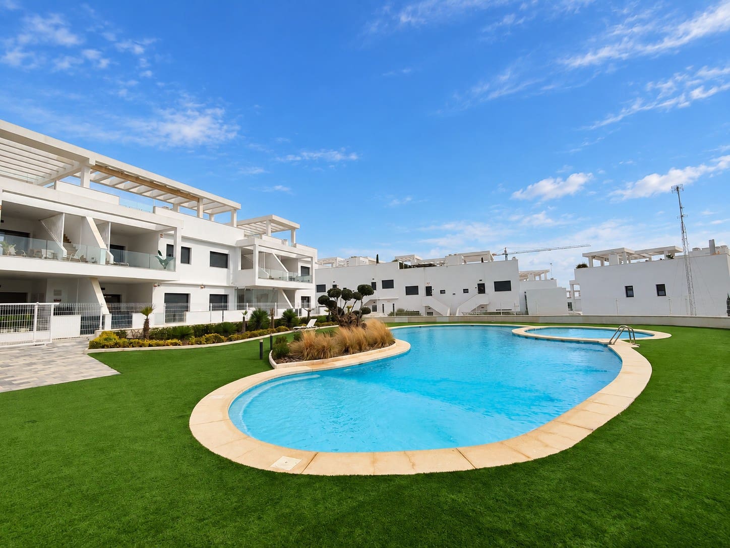 2 soveværelse Lejlighed til salg i Torrevieja med swimmingpool garage - € 359.990 (Ref: 10179969)