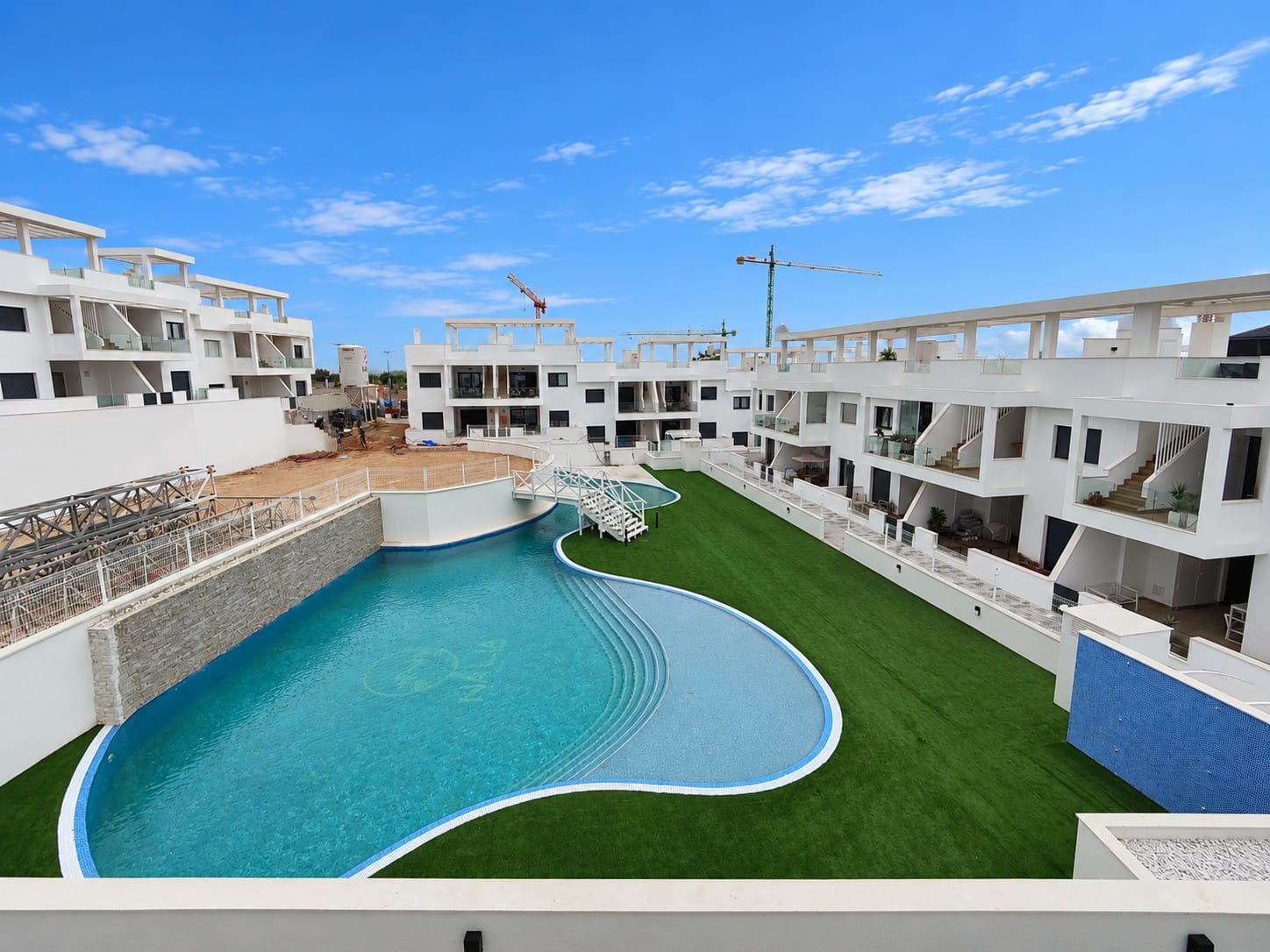 2 soveværelse Lejlighed til salg i Torrevieja med swimmingpool garage - € 359.990 (Ref: 10179969)